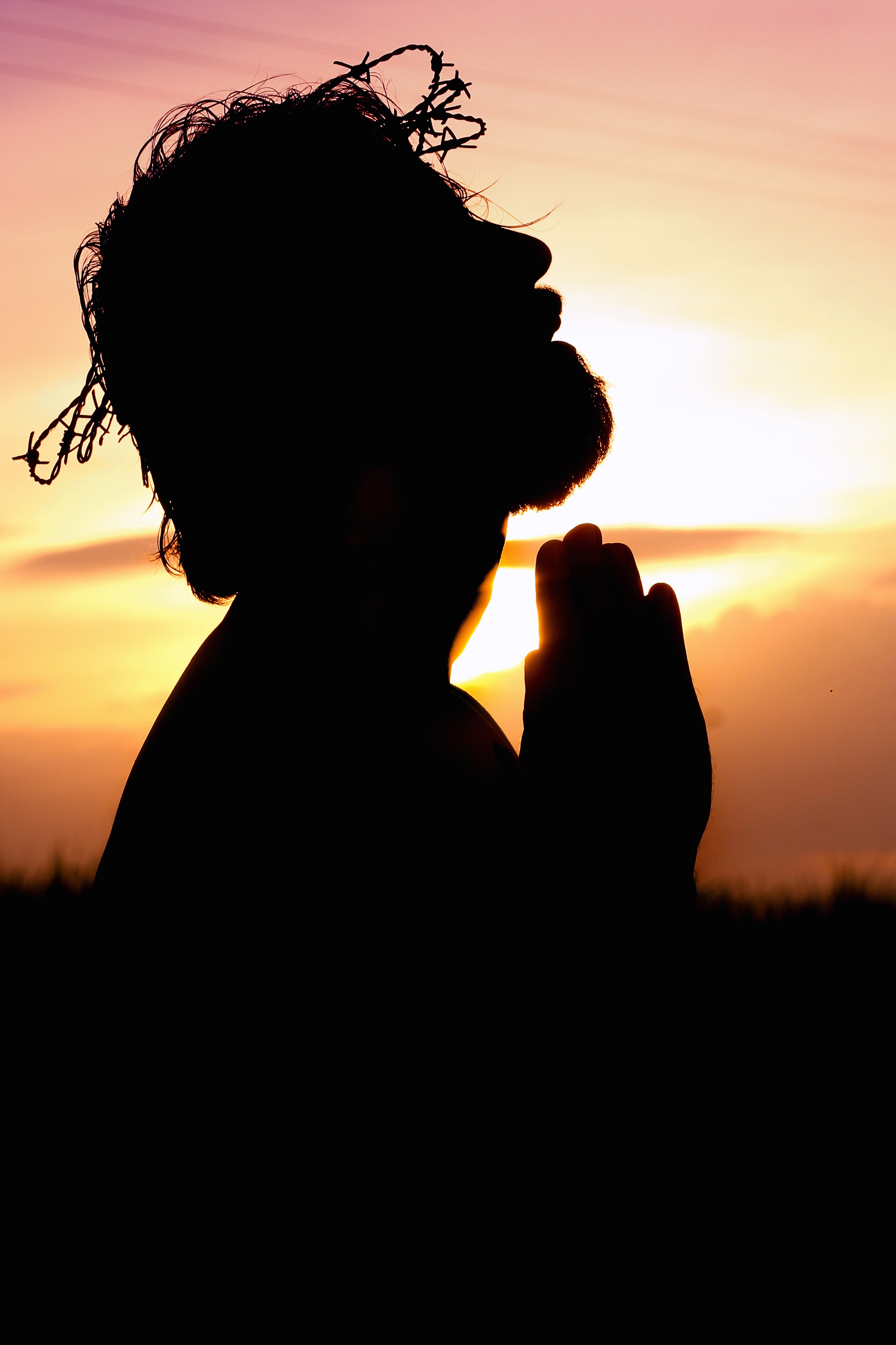 silhouette of Jesus praying